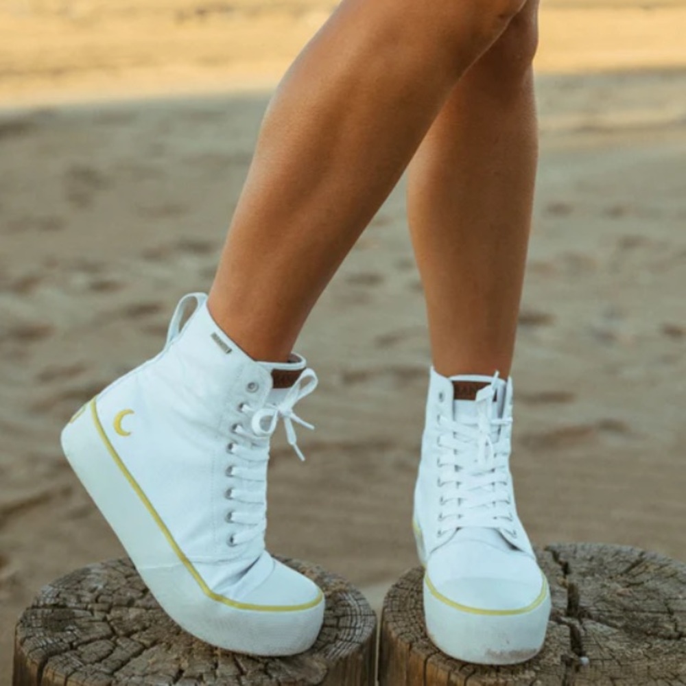 BANGS Shoes Moon Platform High Top New with tags Women’s 8.5